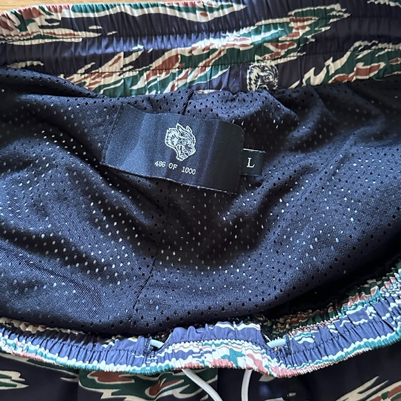 DARC SPORT Small Wolf Head Utility Shorts in Desert Camo - Picture 3 of 3